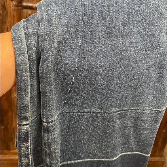 Judy Blue Cropped Wide Leg Jean High Waist
Raw Hem Denim Size 0/24 - Picture 8 of 9